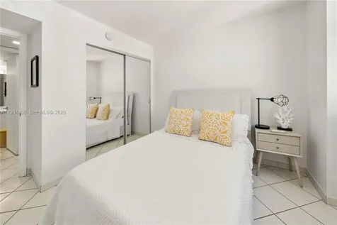 2555 Collins Avenue Miami Beach FL 33140