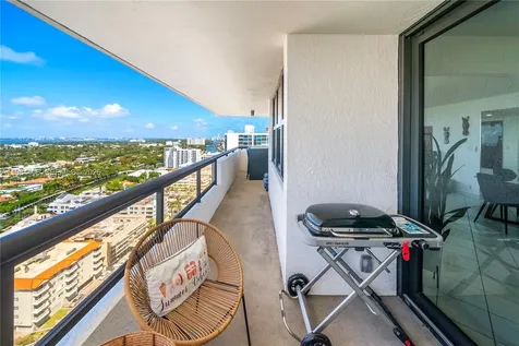2555 Collins Avenue Miami Beach FL 33140