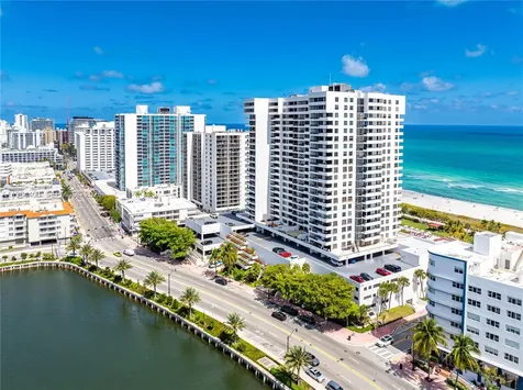 2555 Collins Avenue Miami Beach FL 33140
