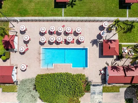 2555 Collins Avenue Miami Beach FL 33140