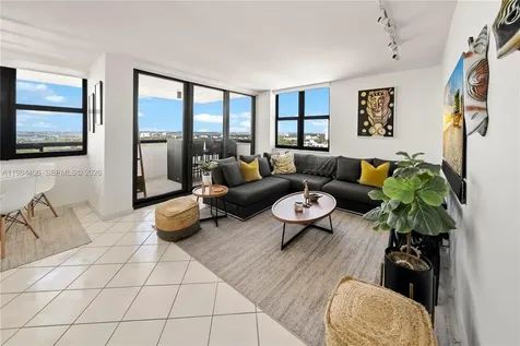2555 Collins Avenue Miami Beach FL 33140