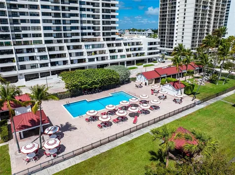2555 Collins Avenue Miami Beach FL 33140