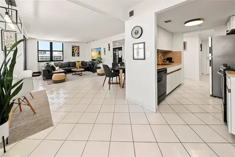 2555 Collins Avenue Miami Beach FL 33140
