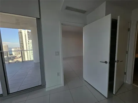 851 NE 1st Avenue Miami FL 33132
