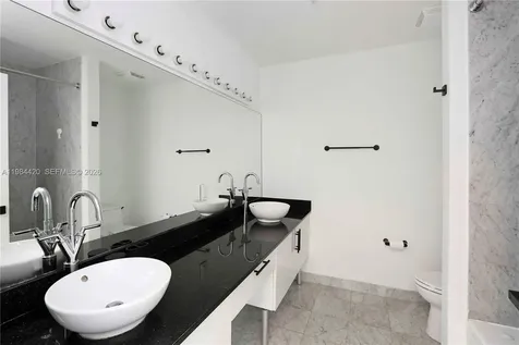 31 SE 5th Street Miami FL 33131