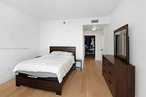 31 SE 5th Street Miami FL 33131