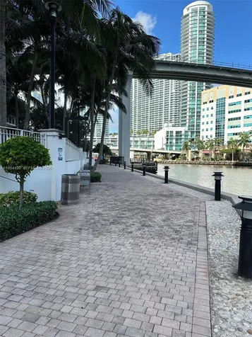 31 SE 5th Street Miami FL 33131