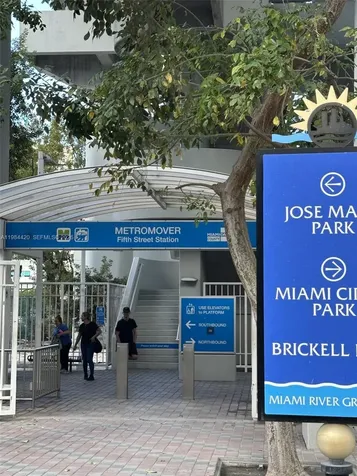 31 SE 5th Street Miami FL 33131