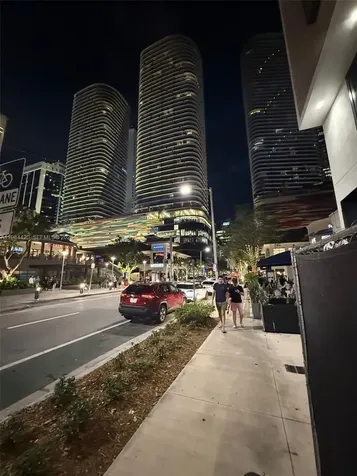 31 SE 5th Street Miami FL 33131