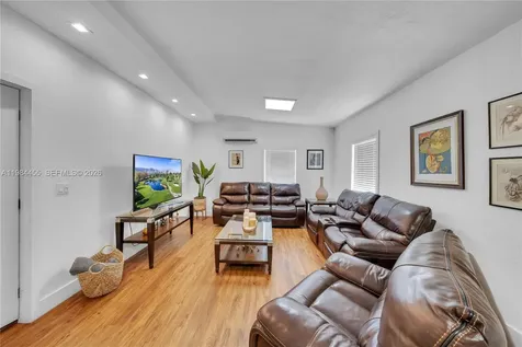 213 W 20th Street Hialeah FL 33010