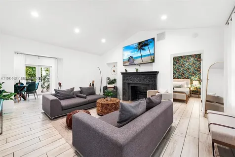 232 NW 59th Street Miami FL 33127