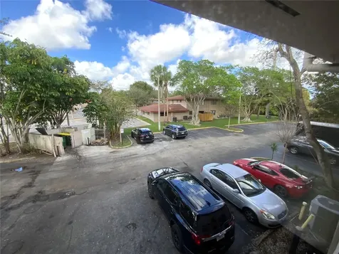 270 S University Drive Plantation FL 33324
