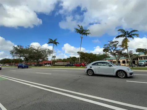 270 S University Drive Plantation FL 33324