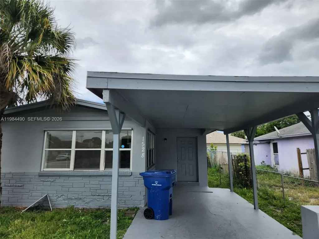 1528 S Avenue S Riviera Beach FL 33404