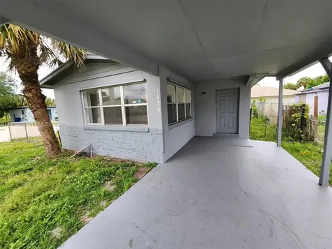 1528 S Avenue S Riviera Beach FL 33404