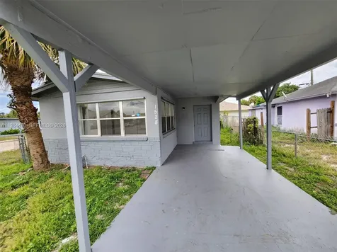 1528 S Avenue S Riviera Beach FL 33404