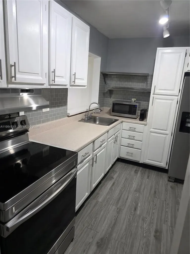 8065 SW 107th Avenue Miami FL 33173