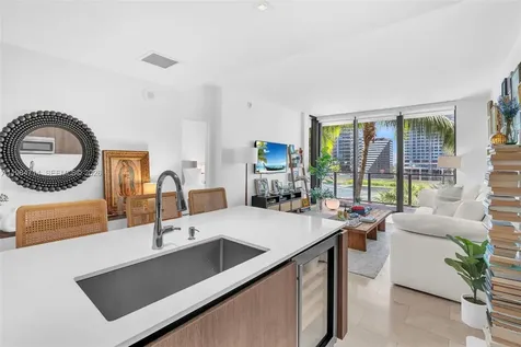 68 SE 6th Street Miami FL 33131