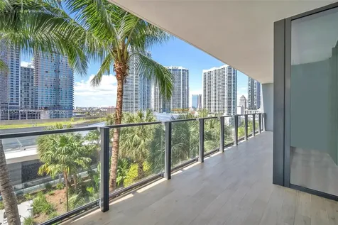 68 SE 6th Street Miami FL 33131