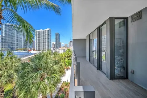 68 SE 6th Street Miami FL 33131