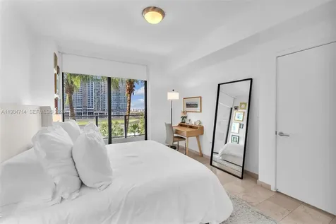 68 SE 6th Street Miami FL 33131