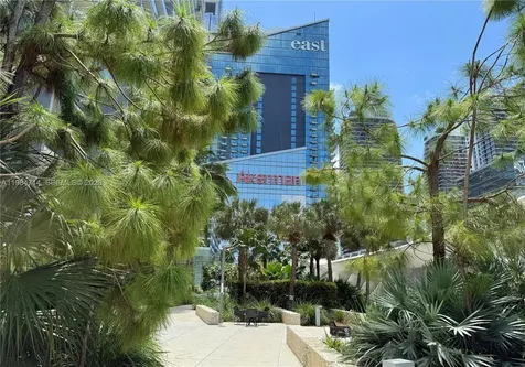 68 SE 6th Street Miami FL 33131