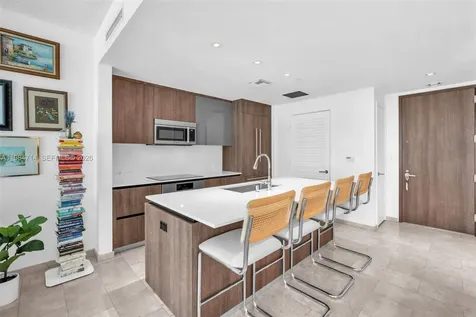 68 SE 6th Street Miami FL 33131