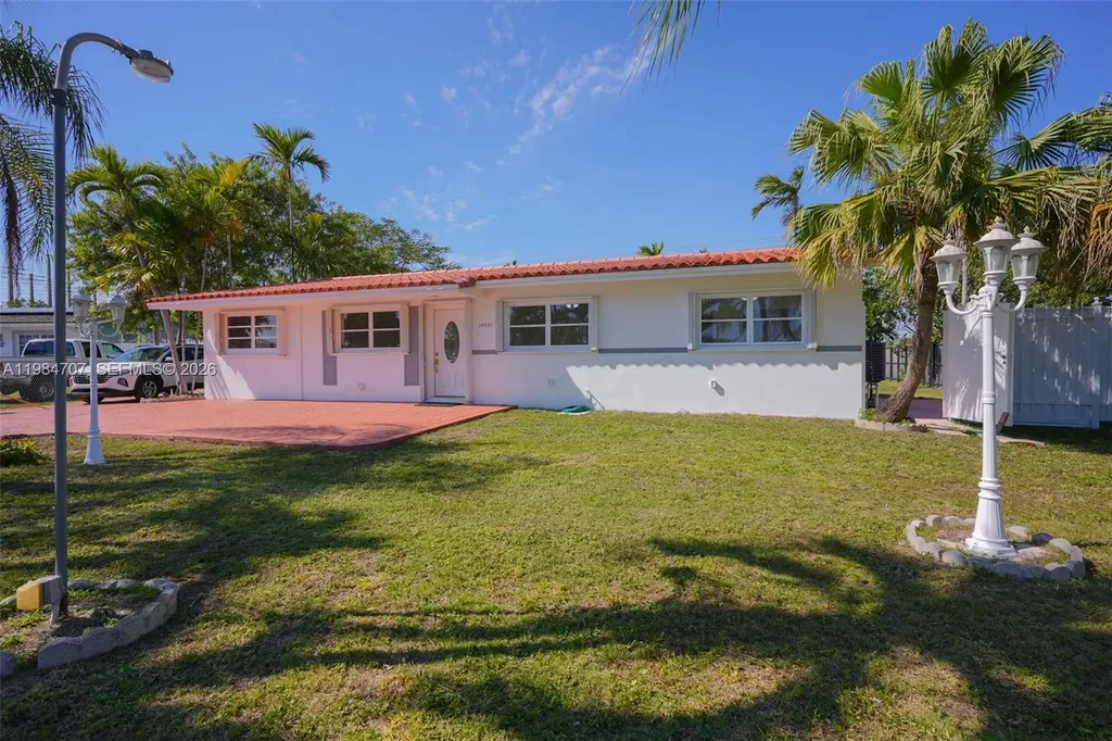 10521 SW 41st Terrace Miami FL 33165