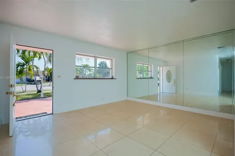 10521 SW 41st Terrace Miami FL 33165