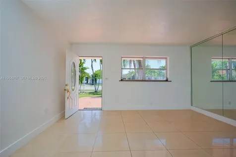 10521 SW 41st Terrace Miami FL 33165