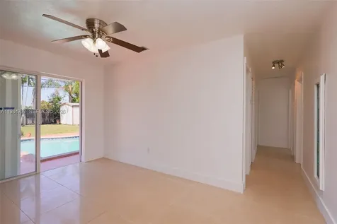 10521 SW 41st Terrace Miami FL 33165