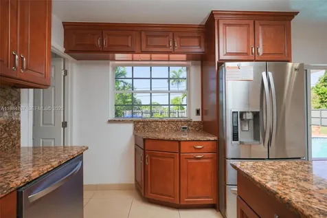 10521 SW 41st Terrace Miami FL 33165