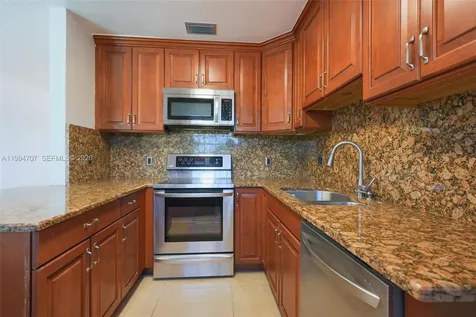 10521 SW 41st Terrace Miami FL 33165
