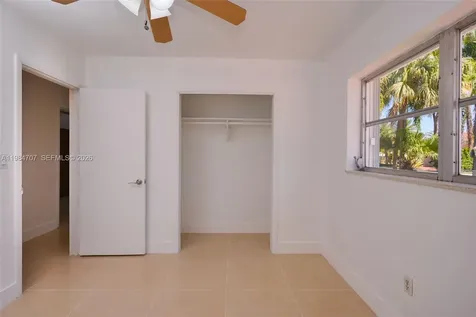 10521 SW 41st Terrace Miami FL 33165