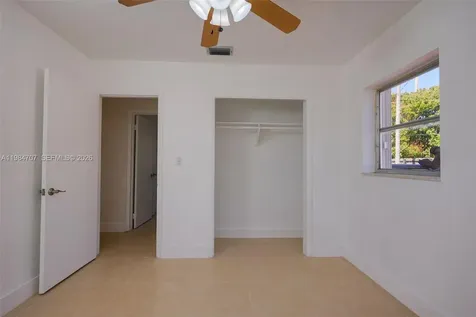 10521 SW 41st Terrace Miami FL 33165