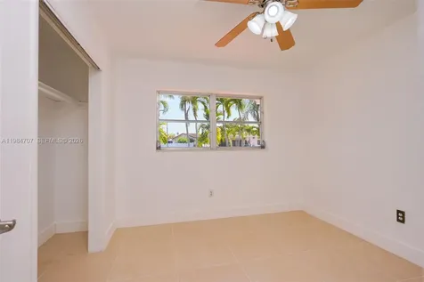 10521 SW 41st Terrace Miami FL 33165