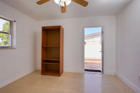 10521 SW 41st Terrace Miami FL 33165