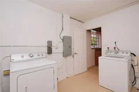 10521 SW 41st Terrace Miami FL 33165