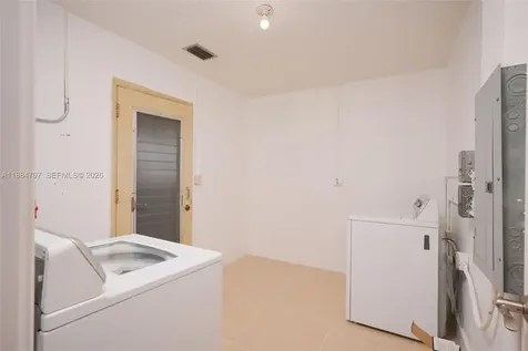 10521 SW 41st Terrace Miami FL 33165