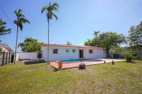 10521 SW 41st Terrace Miami FL 33165