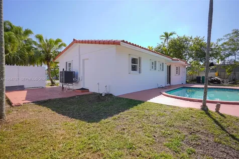 10521 SW 41st Terrace Miami FL 33165