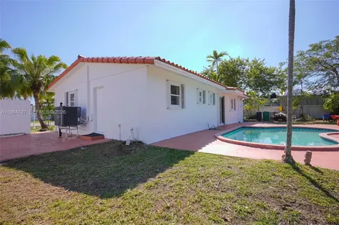 10521 SW 41st Terrace Miami FL 33165