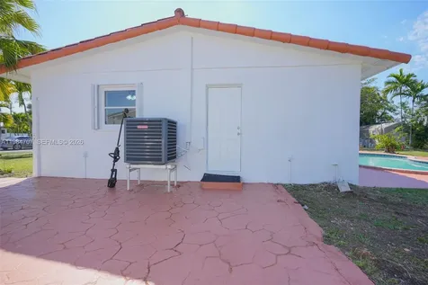 10521 SW 41st Terrace Miami FL 33165