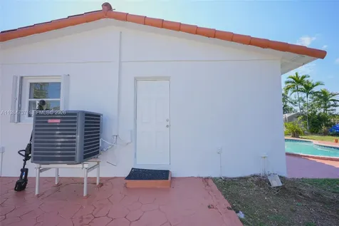 10521 SW 41st Terrace Miami FL 33165