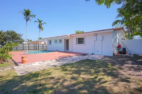 10521 SW 41st Terrace Miami FL 33165