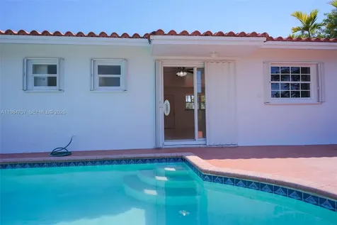 10521 SW 41st Terrace Miami FL 33165