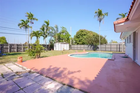 10521 SW 41st Terrace Miami FL 33165