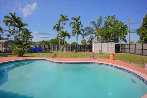 10521 SW 41st Terrace Miami FL 33165