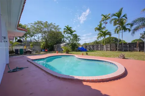 10521 SW 41st Terrace Miami FL 33165