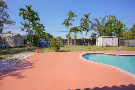 10521 SW 41st Terrace Miami FL 33165